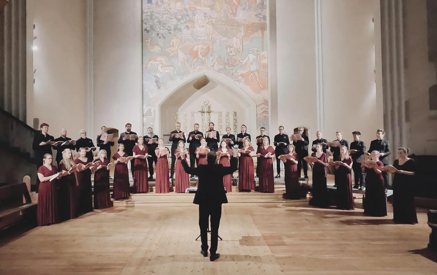 Sofia Vokalensemble och Bengt Ollén framför Rachmaninovs vesper i Sofia kyrka